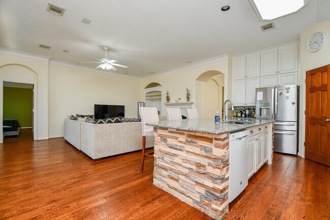 Building Photo - 9107 Fernwillow Dr