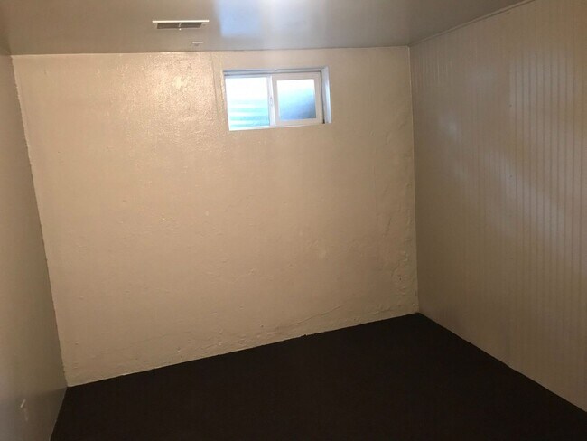 Building Photo - House for August Prelease with Easy Access to CU