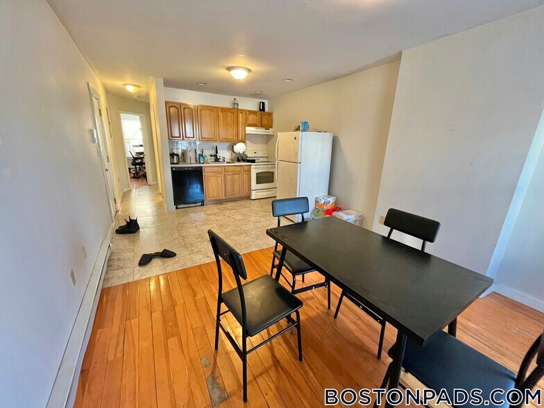 Building Photo - 104 Hammond St