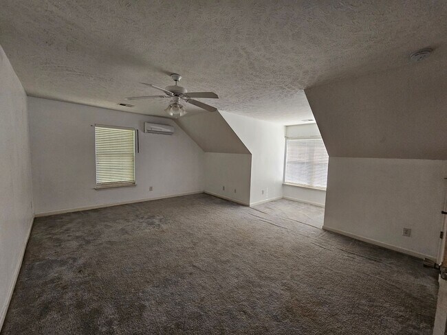 Building Photo - 413 Cypress Dr
