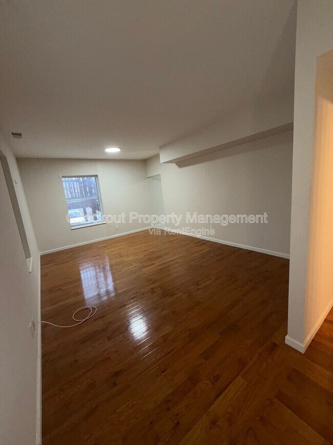 Building Photo - 5531 Pershing Ave