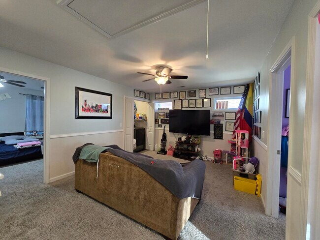 Building Photo - 335 Niblick Dr