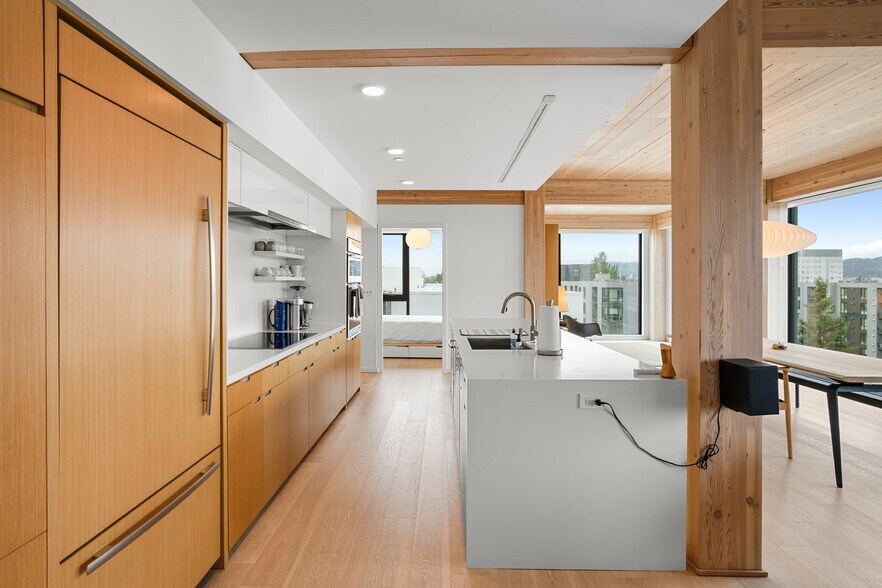 Building Photo - 12 NE Fremont St