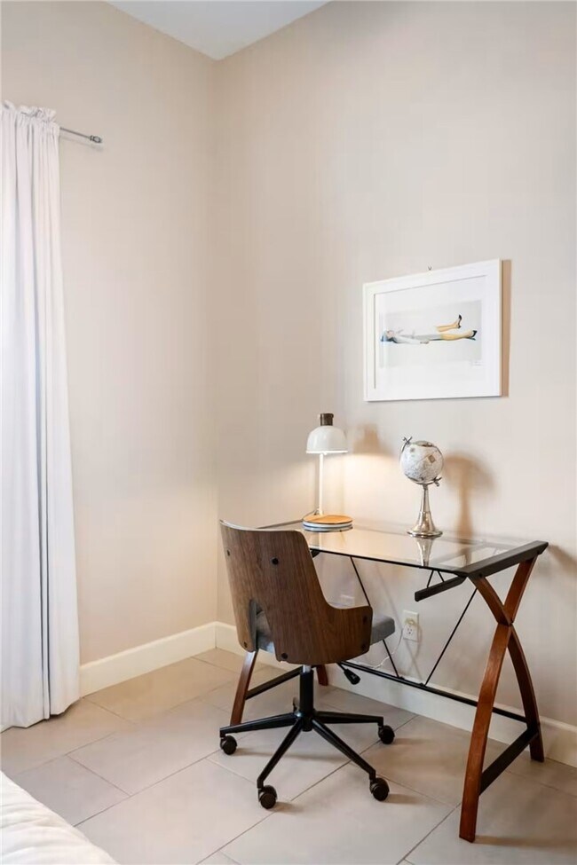 Building Photo - 212 SE A St