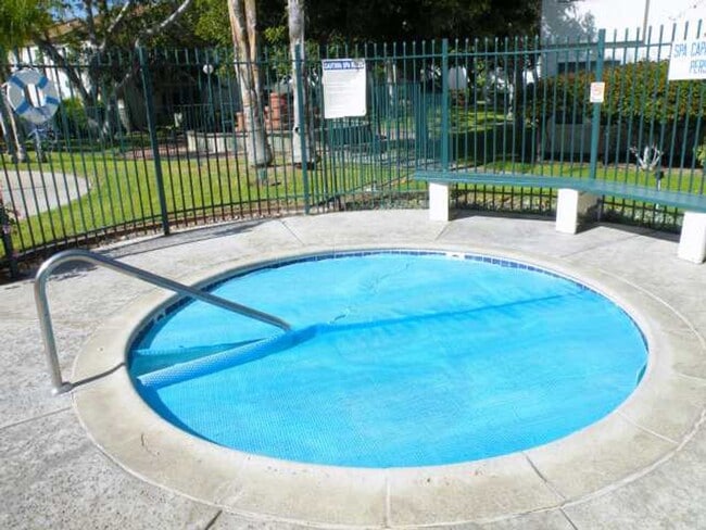 Building Photo - Mission Valley-Beautifully Updated Condo-N...
