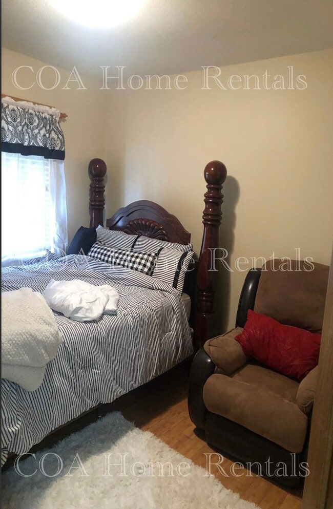 Building Photo - East Side Location