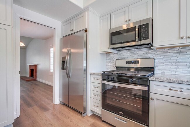 Building Photo - Single Story Oceanside Home Available July...
