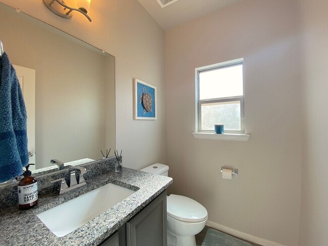 Building Photo - East El Paso 3 bed Refirg A/C