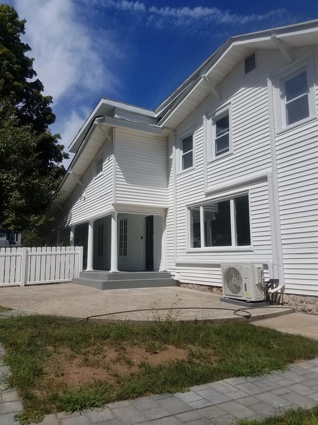 Building Photo - 145 N Brooksvale Rd