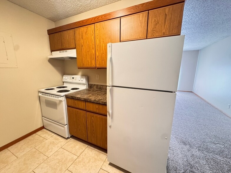 Building Photo - 5010 Emerald Dr