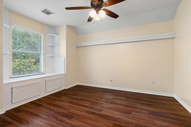 Building Photo - 27 N Queenscliff Cir