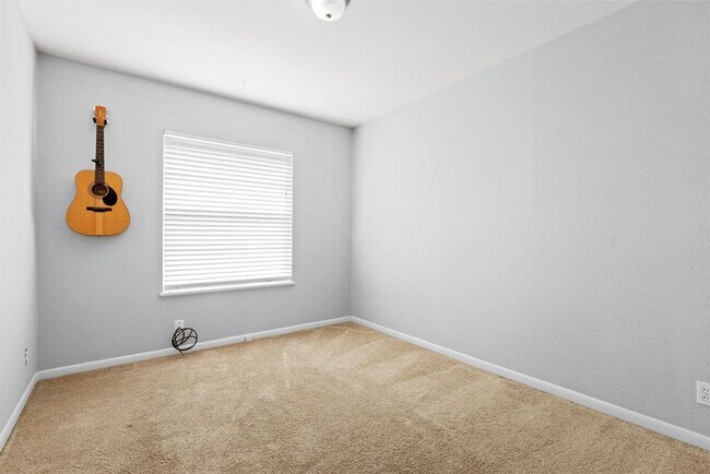 Building Photo - 103 W Croslin St