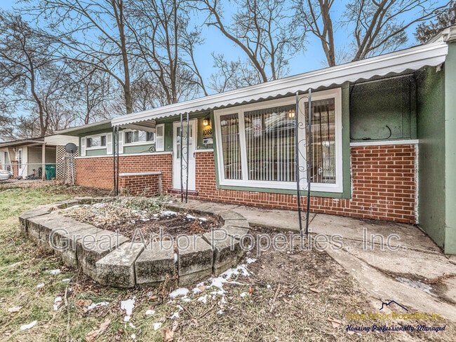 Building Photo - 1088 Studebaker Ave