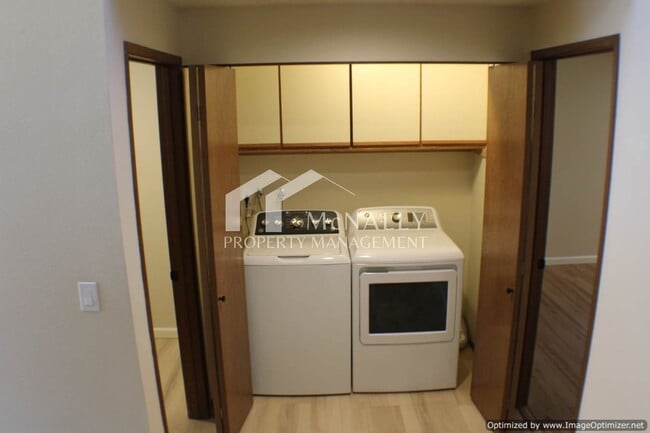 Building Photo - Spacious 3-Bedroom Condo with Detached 1-C...