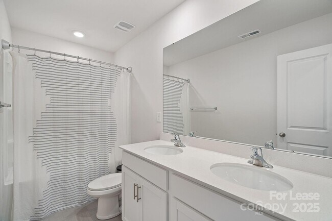 Building Photo - 136 Sequoia Frst Dr