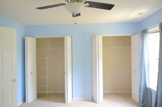 Building Photo - 389 Bloomfield Ct