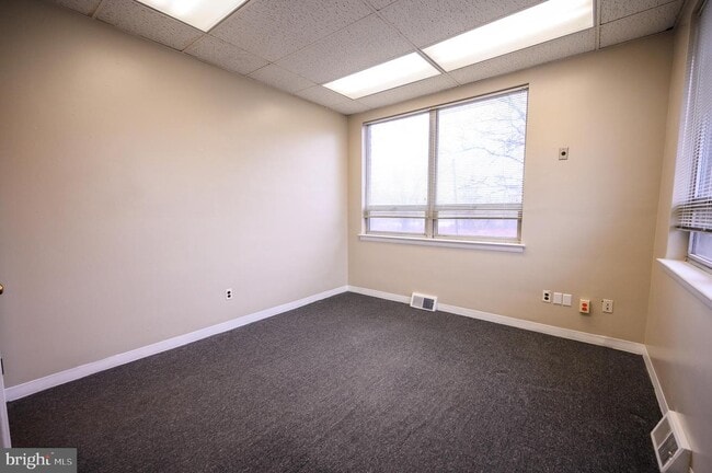 Building Photo - 980 Davisville Rd
