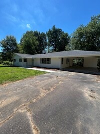 Building Photo - 104 Galaxie Pl