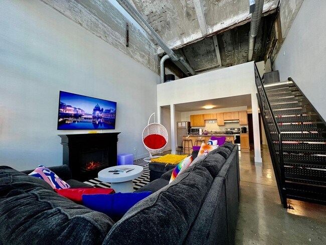 Building Photo - ?Kings Island Loft w/ Brewery, River, Bike...