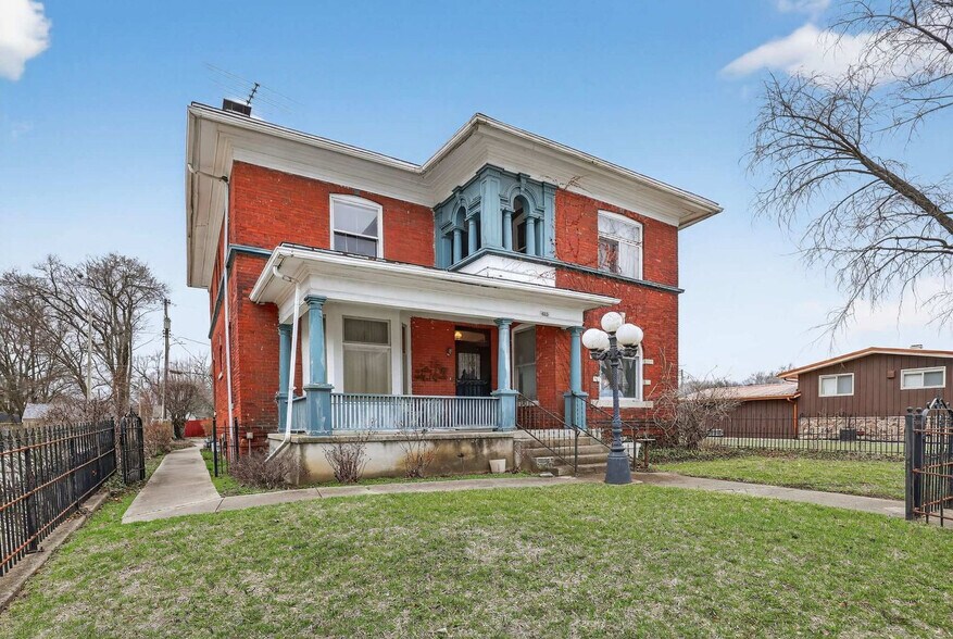 Building Photo - 420 N Gilbert St