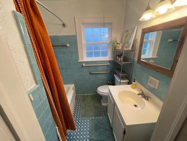 Building Photo - 1706 Rogers Ave SW