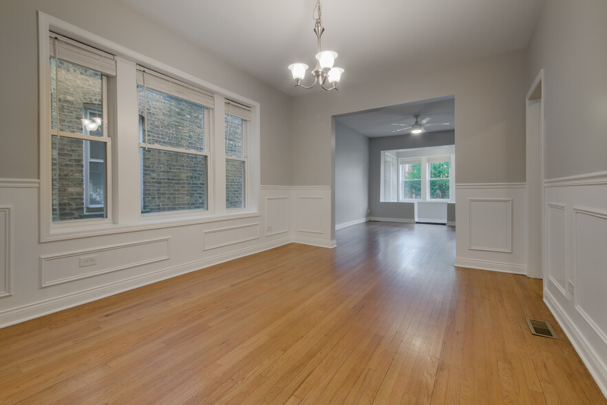 Building Photo - 5039 W Cullom Ave
