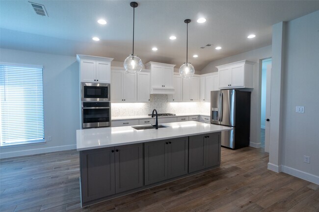 Building Photo - 18459 Chameleon Ct