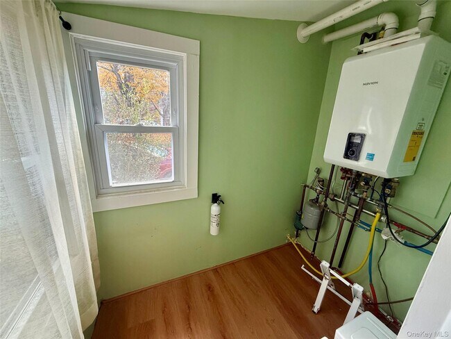 Building Photo - 1 Royal Acres Dr