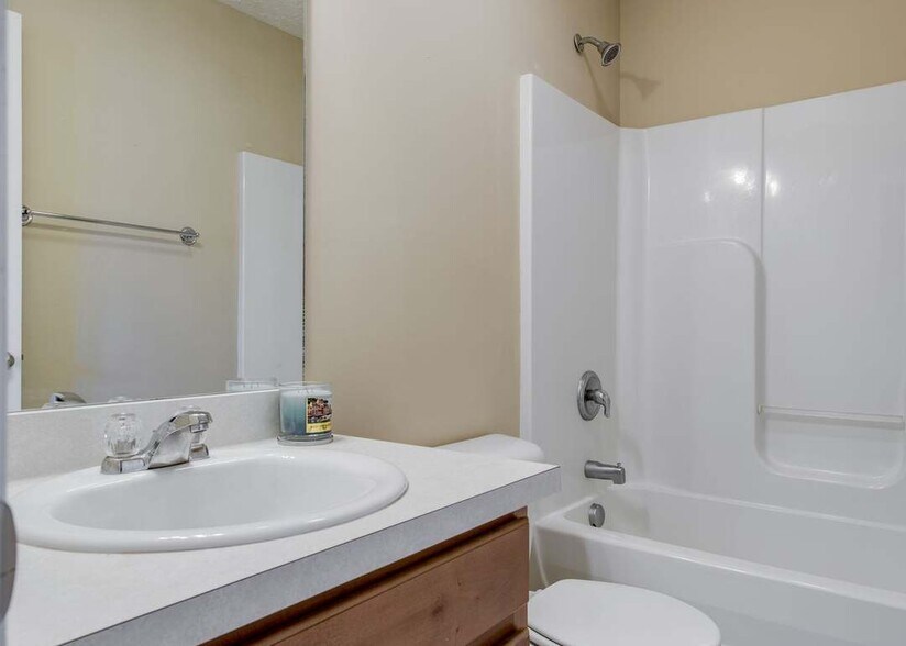 Building Photo - 576 Bradburn Village Cir