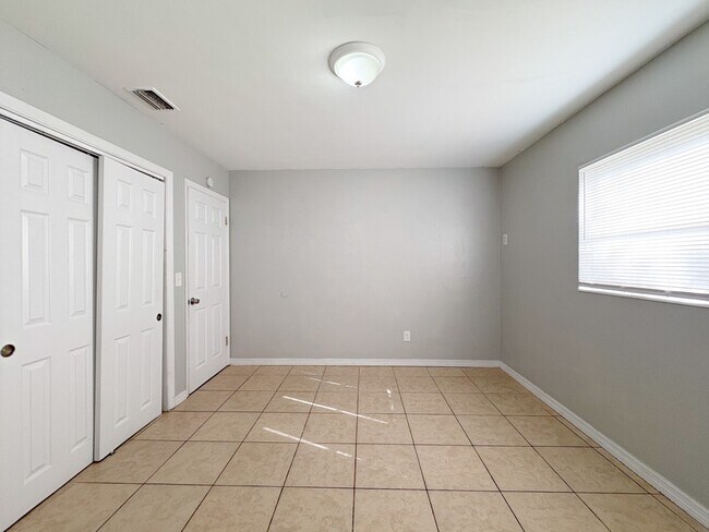 Building Photo - 284 17th St NE