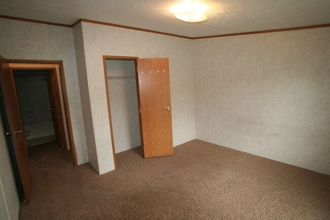 Building Photo - 2709 Crab Tree St