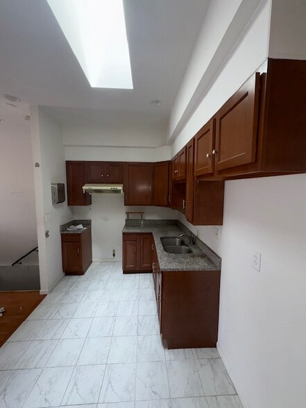 Building Photo - 2659 W North Ave