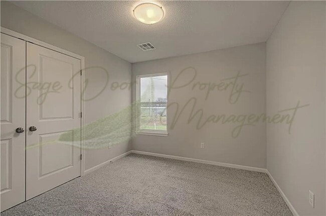 Building Photo - SPACIOUS AND MODERN DUPLEX!!!