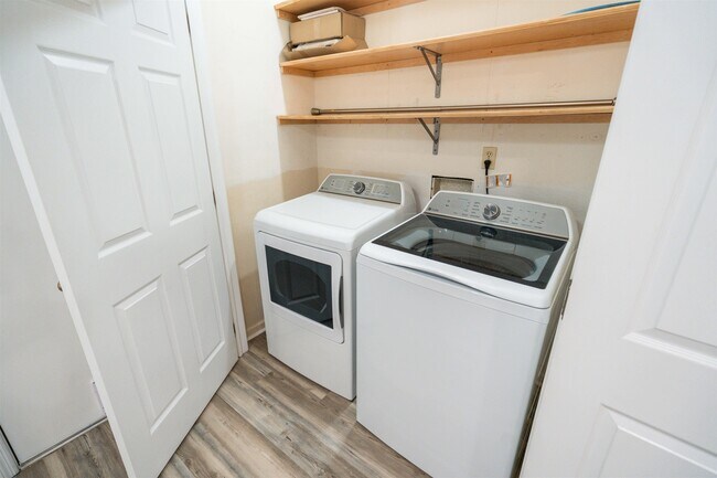 Building Photo - 1764 Folkstone Rd