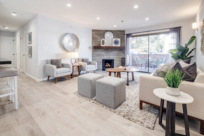 Building Photo - Advent - Low Deposit W/ Laundry & Parking!
