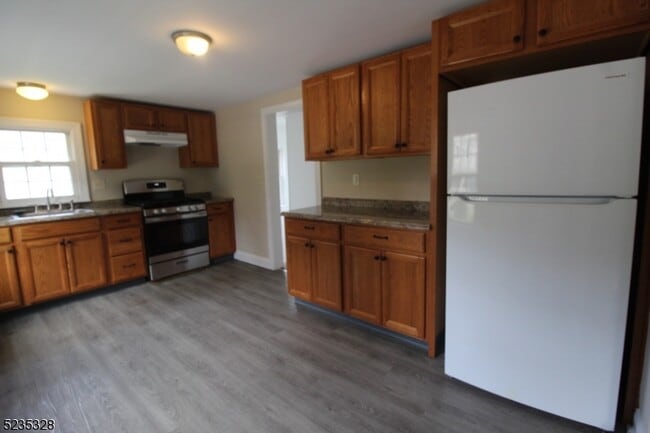 Building Photo - 28 White Meadow Ave