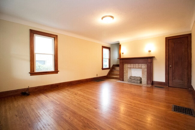 Building Photo - 2151 W Sylvania Ave