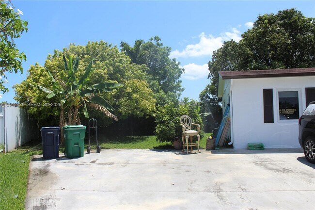 Building Photo - 30724 SW 154th Ct
