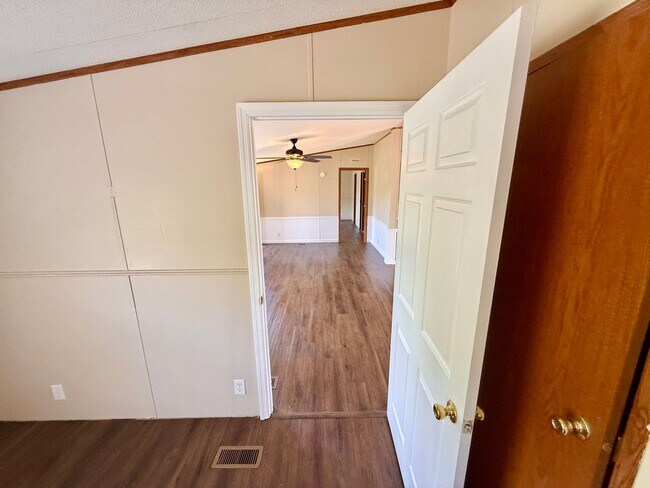 Building Photo - 2948 Ellejoy Rd