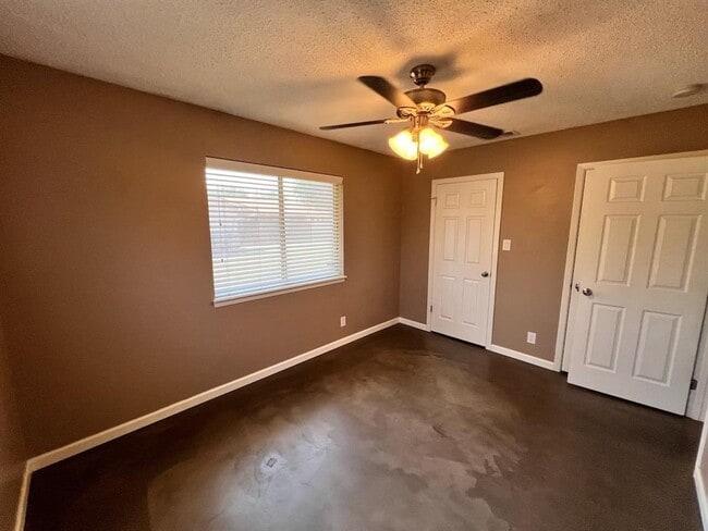 Building Photo - 8005 Pinedale Cove