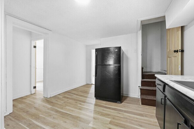 Building Photo - COMING SOON! Stylish 2BR with Modern Upgrades