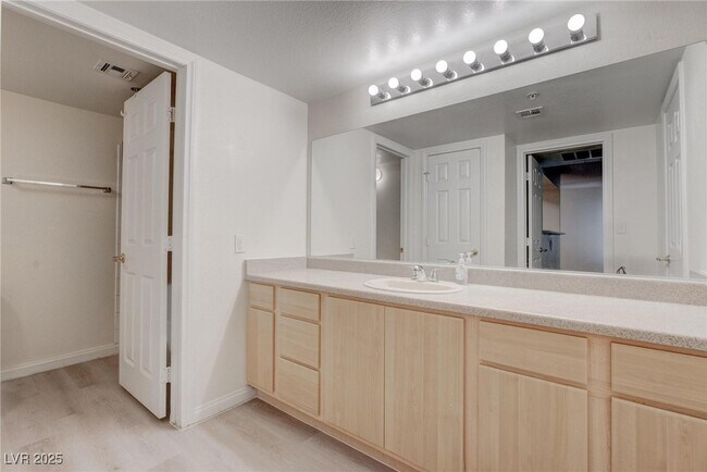 Building Photo - 6955 N Durango Dr