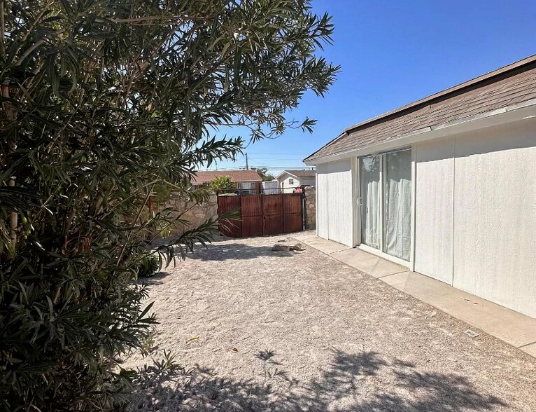 Building Photo - 8100 Sandland Dr