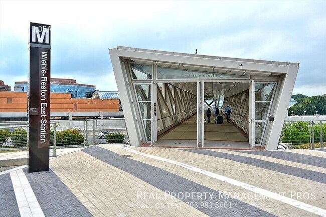 Building Photo - 2325 Freetown Ct