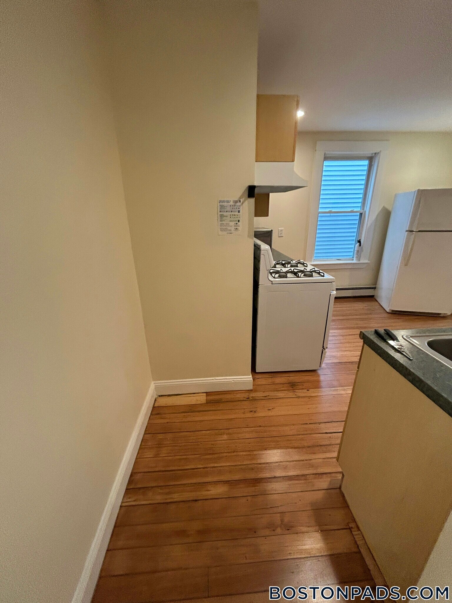 Building Photo - 64 Pleasant St