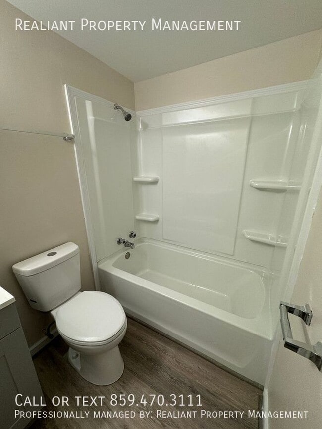 Building Photo - 209 Lakeshore Dr