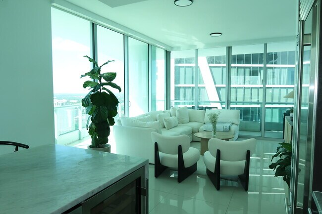 Building Photo - 900 Biscayne Blvd