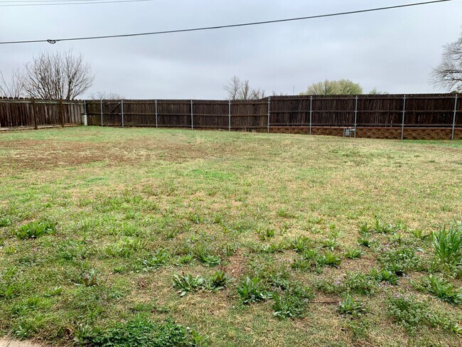 Building Photo - 310 Wewoka Dr