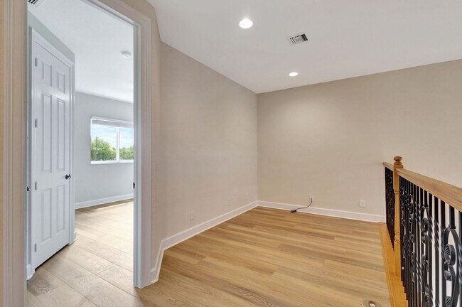 Building Photo - 4770 Cadiz Cir