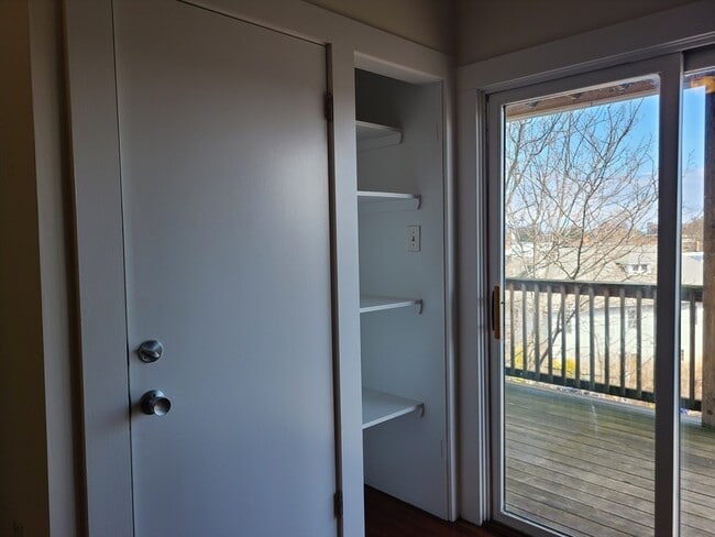 Building Photo - 27 Buttonwood St